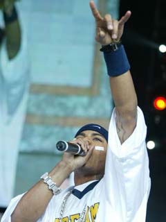 nelly_rapping.jpg